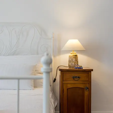 Apartment Art Amphora *