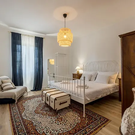 Art Amphora Apartment