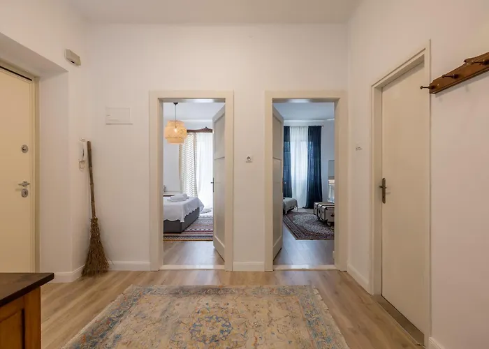 Apartment Art Amphora *