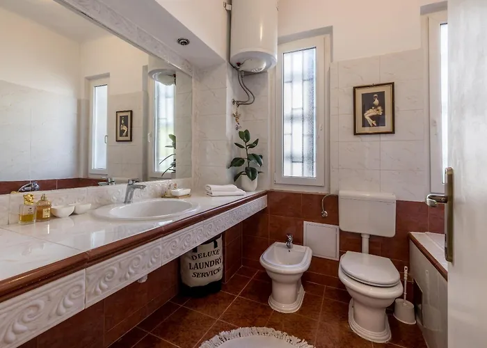 Art Amphora Apartment *