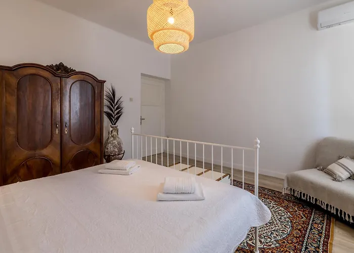 Apartment Art Amphora